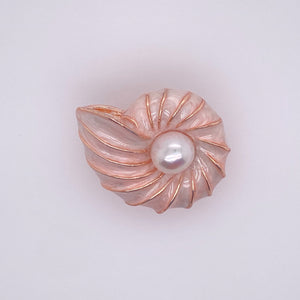 Cultured Freshwater Pearl (7-9mm) & Conch  Pin