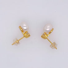 Load image into Gallery viewer, Cultured Freshwater Button Pearl (8-9mm)  Snow White Princess, Stud Earrings