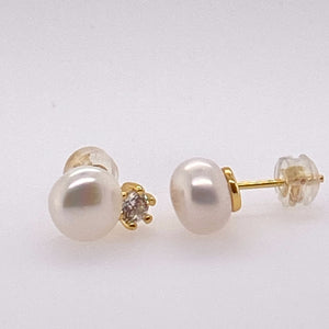 Cultured Freshwater Button Pearl (8-9mm)  Snow White Princess, Stud Earrings